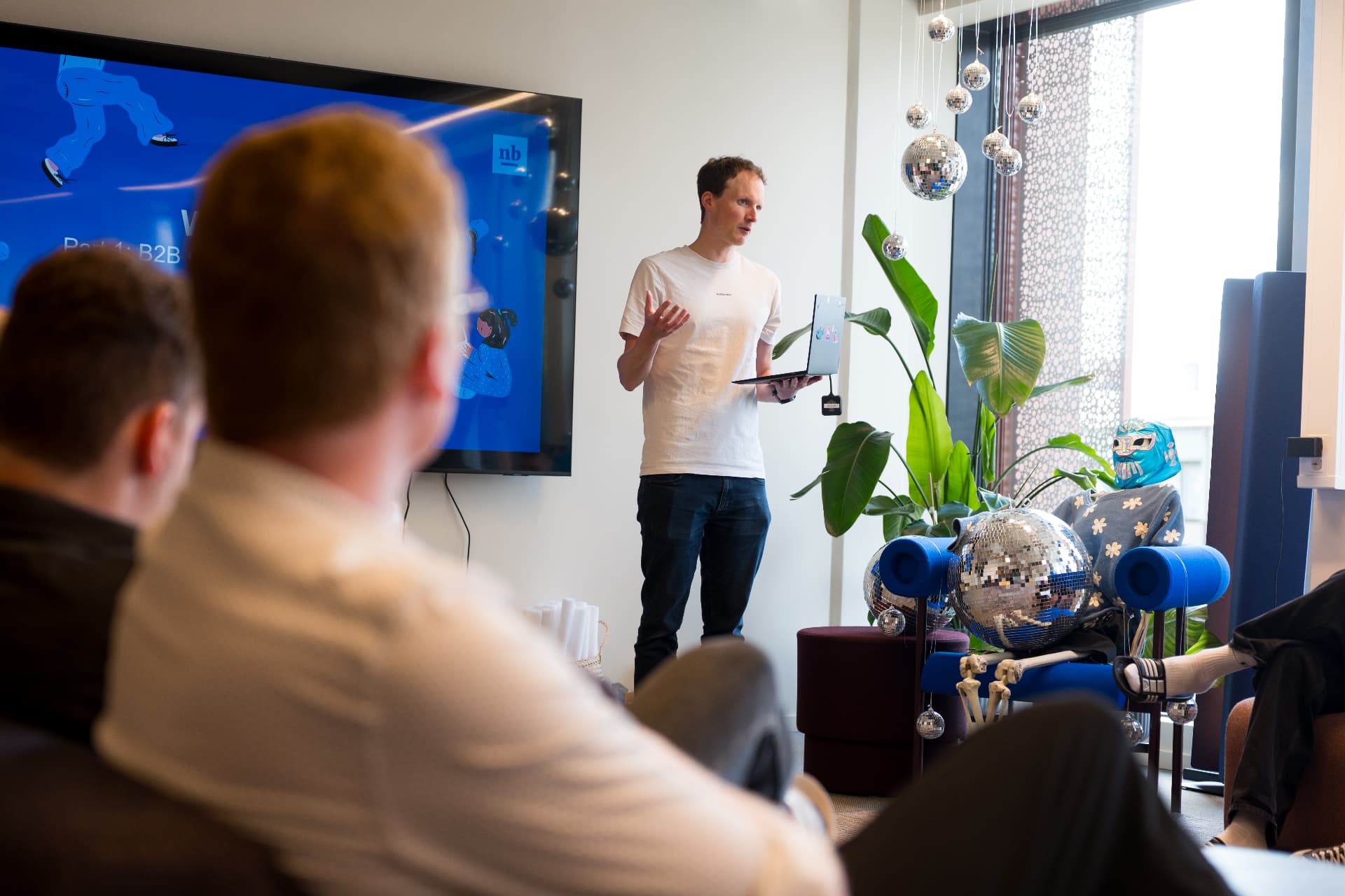 A colleague presenting from a laptop during an internal B2B workshop at the Oslo office